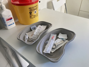 Brněnští narkomani dostali speciální sanitku. Legálně si v ní píchnou drogy