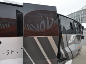 Maximální rychlost autobusu je dvacet kilometrů v hodině.