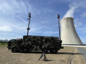 Elektrárnu v Dukovanech střežila armáda. Přivezla nejmodernější rušičku a ničila drony