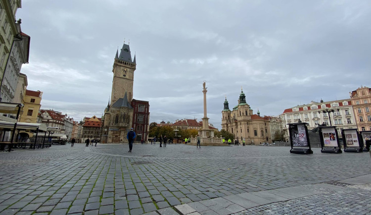 Nález podezřelého předmětu uzavřel Staroměstské náměstí