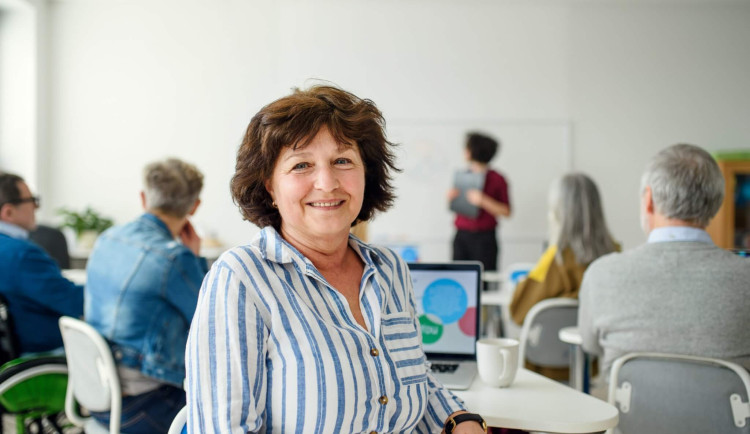 Aktivní důchodci v Brně touží po znalostech. Na univerzitě se učí o mléce nebo virtuální realitě