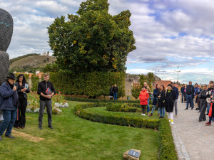 Mikulov obdivuje novou sochu, kterou navrhl umělec, jenž stojí za brněnskou žirafou