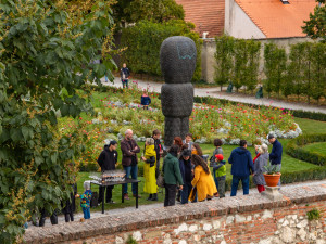 Mikulov obdivuje novou sochu, kterou navrhl umělec, jenž stojí za brněnskou žirafou