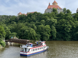 Lodě na Brněnské přehradě letos trhaly rekordy. Dopravce povolal posily