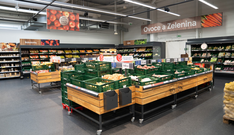 Zákazníci Tesco nově nakoupí ve zmodernizovaných prodejnách v Uherském Brodě a Uherském Hradišti