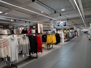 Zákazníci Tesco nově nakoupí ve zmodernizovaných prodejnách v Uherském Brodě a Uherském Hradišti