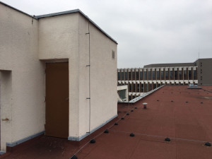 Prázdná místnost na střeše magistrátní budovy na Kounicově 67. Za pár měsíců by zde měl vzniknout první městský holubník v Brně.