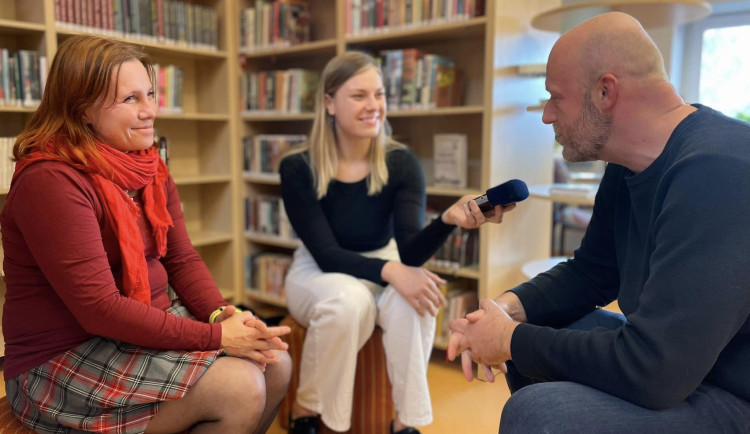 Studenti architektury modernizují obecní knihovny na jižní Moravě. Hrají si s prostorem i technologiemi