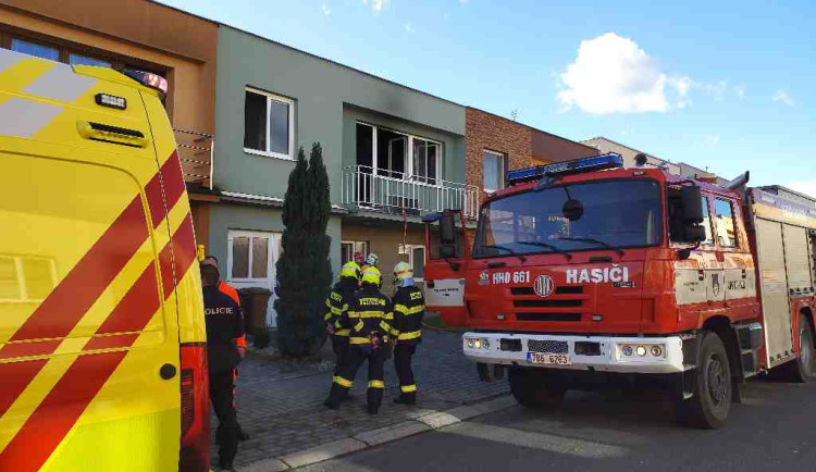 Hasiči zasahovali u požáru domu na Hodonínsku. Uvnitř našli mrtvou ženu