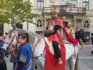 Na zdraví, volali lidé v Brně. Ťukali si svatomartinským vínem, které jim dovezl známý herec