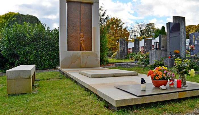 Rodičům nenarozených dětí ve Vyškově otevřeli pietní místo. Pomník vytvořil uznávaný sochař