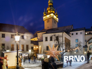 Druhý nejhezčí strom, hořící pařez i otevřené dvorky. Užijte si Brněnské Vánoce!