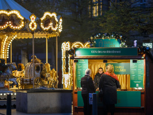 Druhý nejhezčí strom, hořící pařez i otevřené dvorky. Užijte si Brněnské Vánoce!