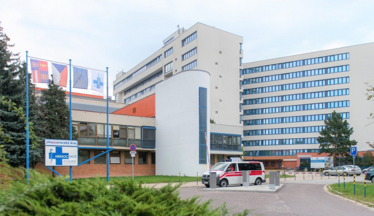 Znojemská nemocnice slaví padesát let. Plánuje opravit pokoje a urgentní příjem