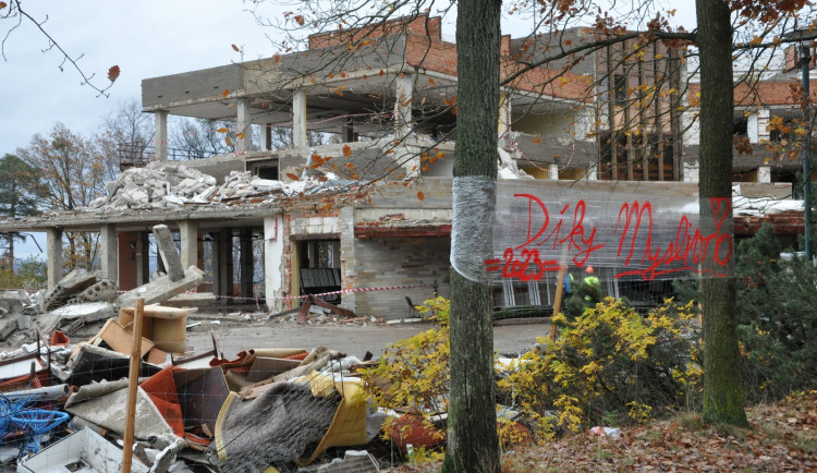 V Brně bourají oblíbený hotel, ve kterém skotačil i Karel Gott. Vyrostou místo něj moderní apartmány