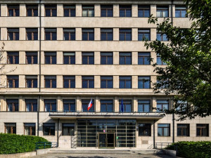 Soud se nepostavil za muže z Brna, jenž dostal padáka za to, že politikovi poslal vězeňské pyžamo