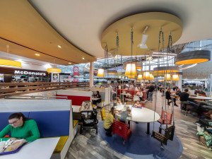 Olympia Brno jde vstříc zákazníkům. Modernizovala jídelní zónu i přístup k ní