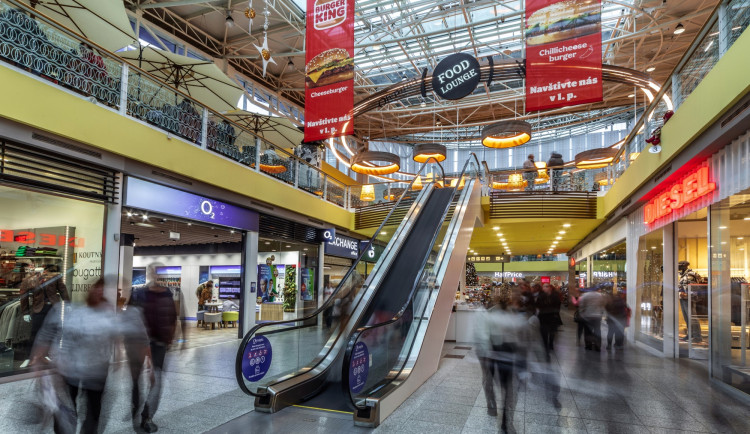Olympia Brno jde vstříc zákazníkům. Modernizovala jídelní zónu i přístup k ní