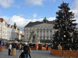 Svařák za osmdesát korun, bramborák za sto třicet. V Brně začaly vánoční trhy