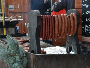 Svařák za osmdesát korun, bramborák za sto třicet. V Brně začaly vánoční trhy