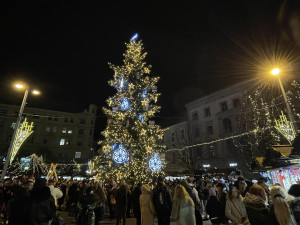 Tisíce Brňanů se nahrnuly na náměstí, aby viděly rozsvícení vánočního stromu