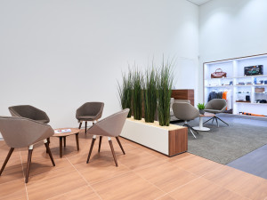 Land Rover má nový domov v Brně. Moderní autosalon vznikl místo prodejny potravin