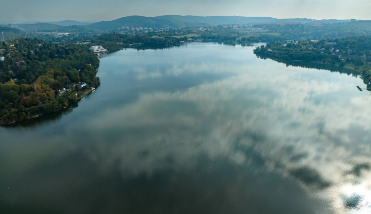 Vodohospodáři před zimou vypustí Brněnskou přehradu. Hladina klesne o pět metrů