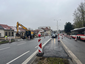 Zpoždění a komplikace. V Brně rozkopali Gajdošovu ulicí