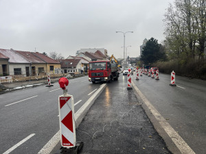 Zpoždění a komplikace. V Brně rozkopali Gajdošovu ulicí
