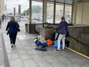 Na nádraží je třeba posílit hlídky, pomoci bezdomovcům a hodně uklízet, myslí si zástupci Brna