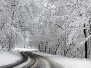 Sníh na jižní Moravě komplikuje dopravu. Autobusy nejezdí a mají zpoždění
