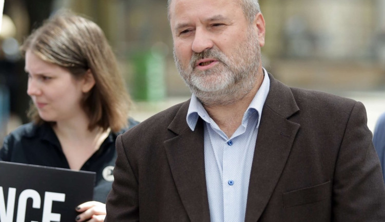 Jihomoravský zastupitel Vašíček opilý naboural služební auto. Vzdal se funkce šéfa výboru