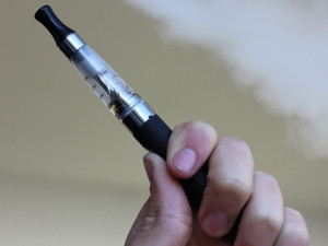 Internetoví prodejci tabákových výrobků v Česku většinou nekontrolují věk zákazníků