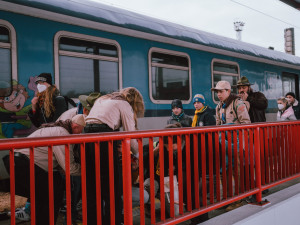 Betlémské světlo vyrazilo z Brna do všech koutů Česka. Plamínek rozváží skautští kurýři