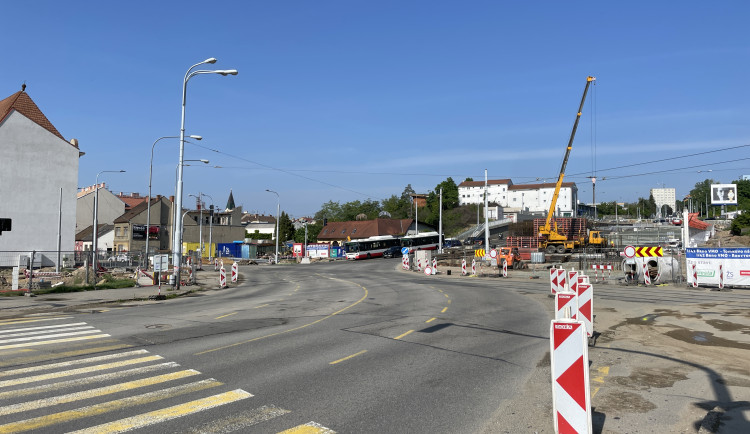 Silničáři pustili řidiče v Brně do ulic, kterými měsíce kvůli stavbě nemohli projet
