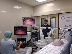 Lékaři v Brně povolají na sál nového robota. Pomůže při operacích plic a střev
