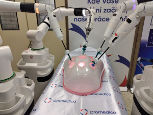 Lékaři v Brně povolají na sál nového robota. Pomůže při operacích plic a střev