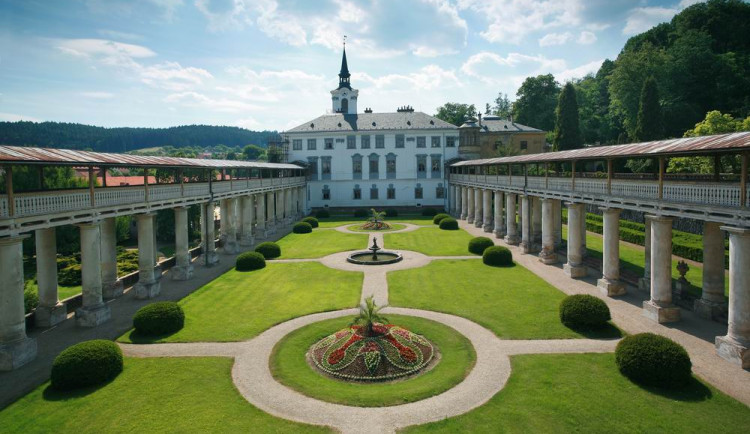 Zámek v Lysicích má po dvou letech obnovené zahrady