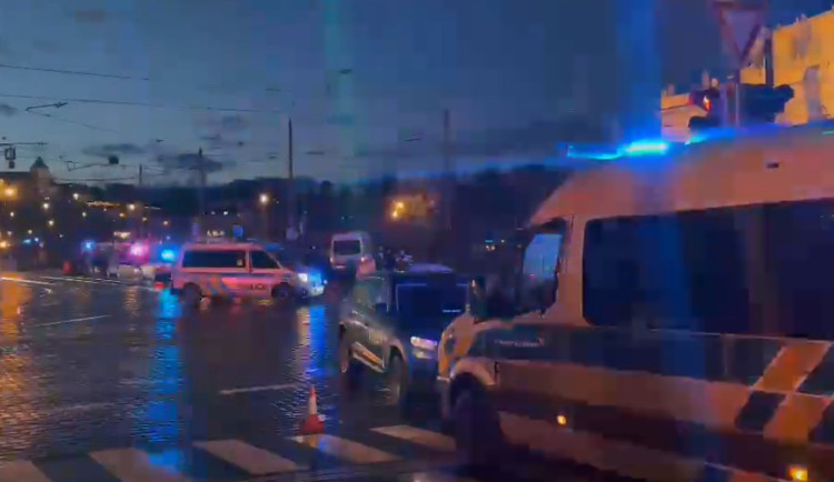 Policie zná totožnost třinácti ze čtrnácti obětí střelby na univerzitě