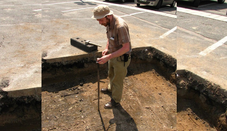 (NE)OBYČEJNÝ: Někdy je lepší do země nekopat, říká archeolog Radek Bláha