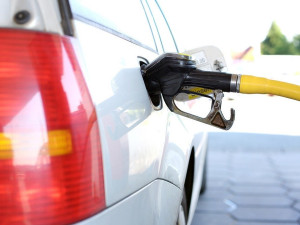 Ceny benzínu jdou stále dolů, všímají si řidiči z jihu Moravy
