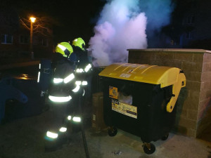 Lidé si volali záchranáře kvůli alkoholu i kvůli přejedení. Nejvíc problémů dělali opilci a pyrotechnika