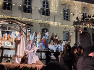Velbloudi, koledy a klanění u betléma. Brňané v průvodu oslavovali Tři krále (doplním)