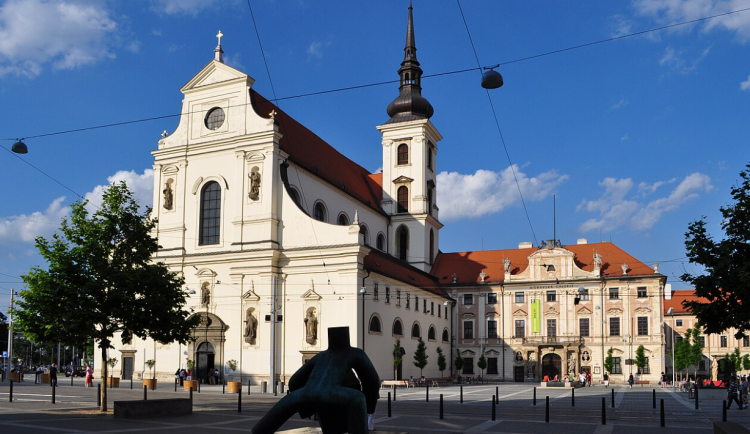 Do kostela se chodí jen zahřát, vysvětloval agresor napadení věřícího po bohoslužbě