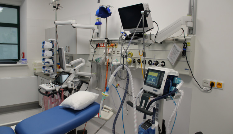 Nedostatek lůžek při další možné pandemii vyřešili v bohunické nemocnici. Otevřeli nové oddělení JIP