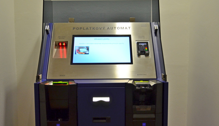 Ve Vyškově zkrátí fortny na úřadě. Poplatky za psa nebo odpad lidé zaplatí v automatu