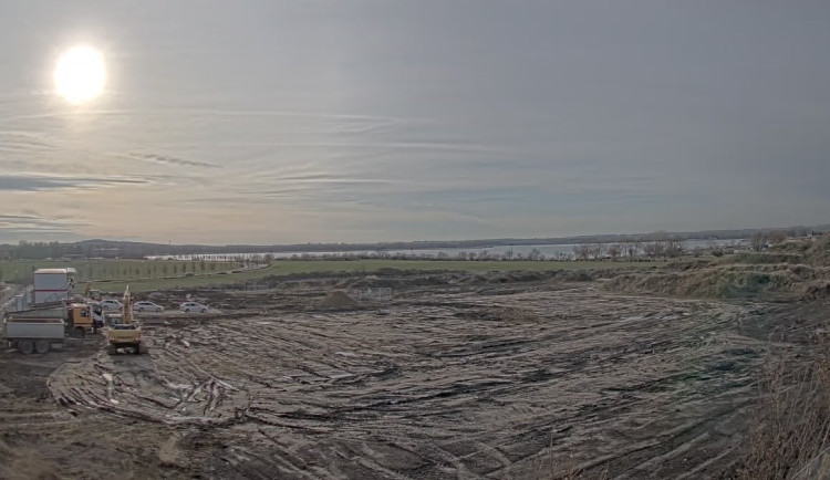 Dělníci na jižní Moravě chystají terén pro sanatorium. Stavět začnou v půlce ledna