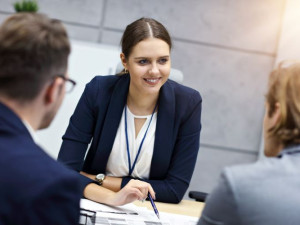 Včetně administrativních pozic