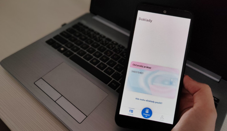 Nová éra průkazů přichází. Lidé se mohou prokazovat občankou v mobilu