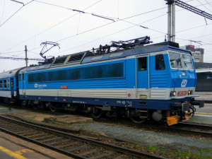 Provoz na železnici u Brna zastavila tragická nehoda. Muž zemřel po srážce s vlakem